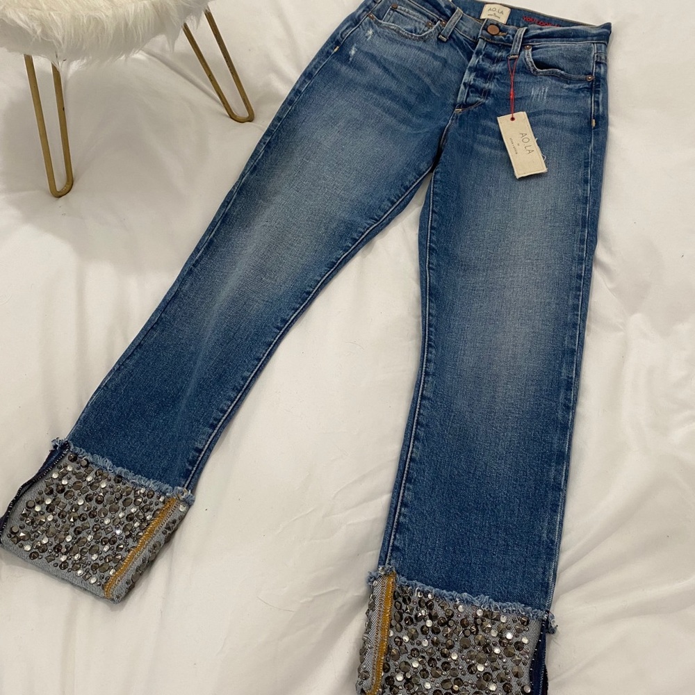 Really cool jeans with amazing detailing!!